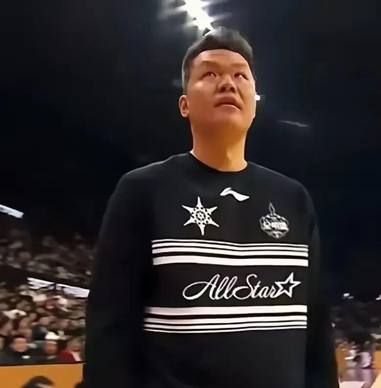 23+5+5！广东这次连根洗牌
辽厦心里咯噔一下。
一夜之间，广东把四个外援全部
