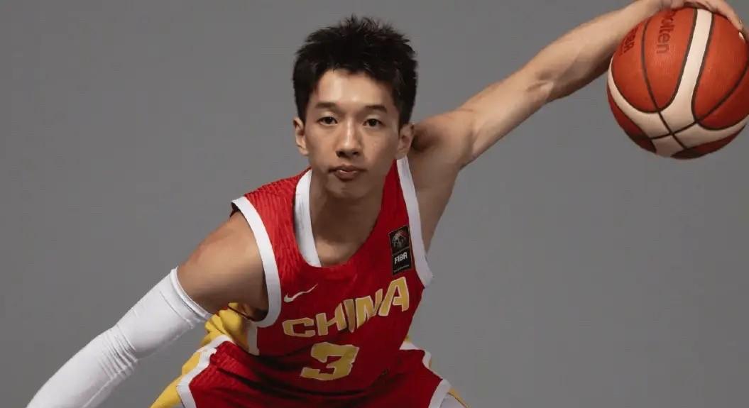 #NBA# 中国U19首发除了4号位没人能撑住篮板和扫荡外，郇斯楠+张博源+陈家