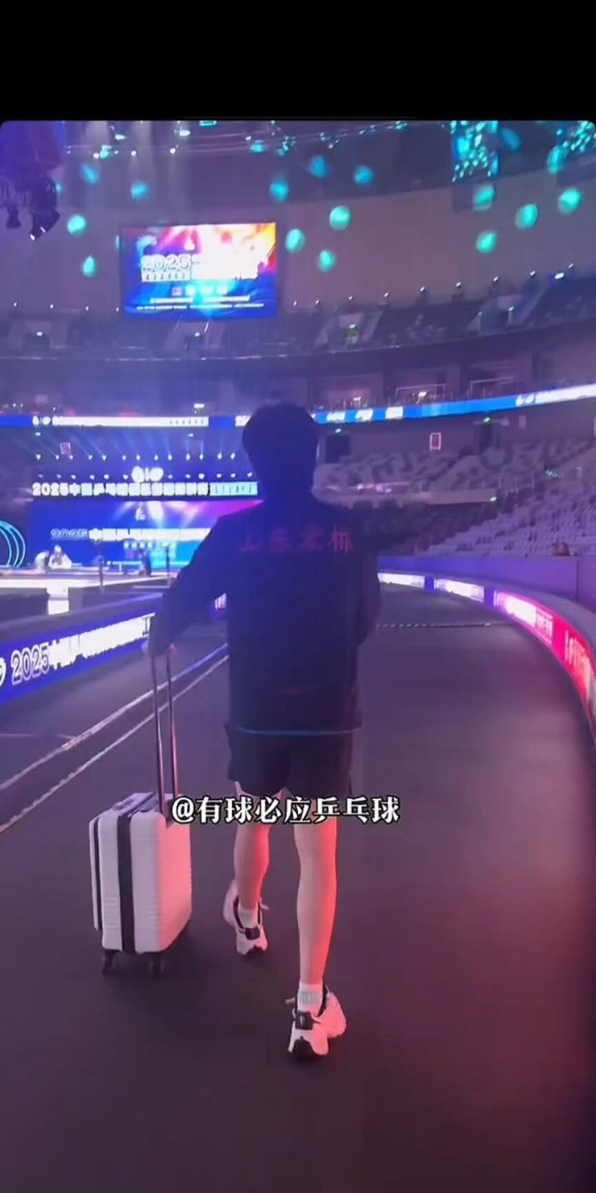 王楚钦上训去了，气质真的一绝！
大头绝对可以算是体坛顶流，国乒一哥，龙队带出来的