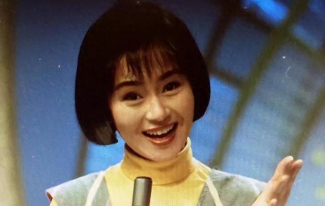 1999年，鞠萍向丈夫提出了离婚，丈夫却提出孩子和钱只能带走一样，鞠萍一听就知道
