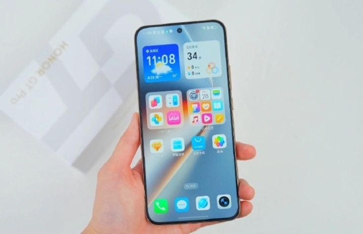荣耀“乱套了”，16GB+1TB+7200mAh，更强的旗舰