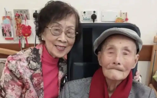 我和外面的女人同居44年