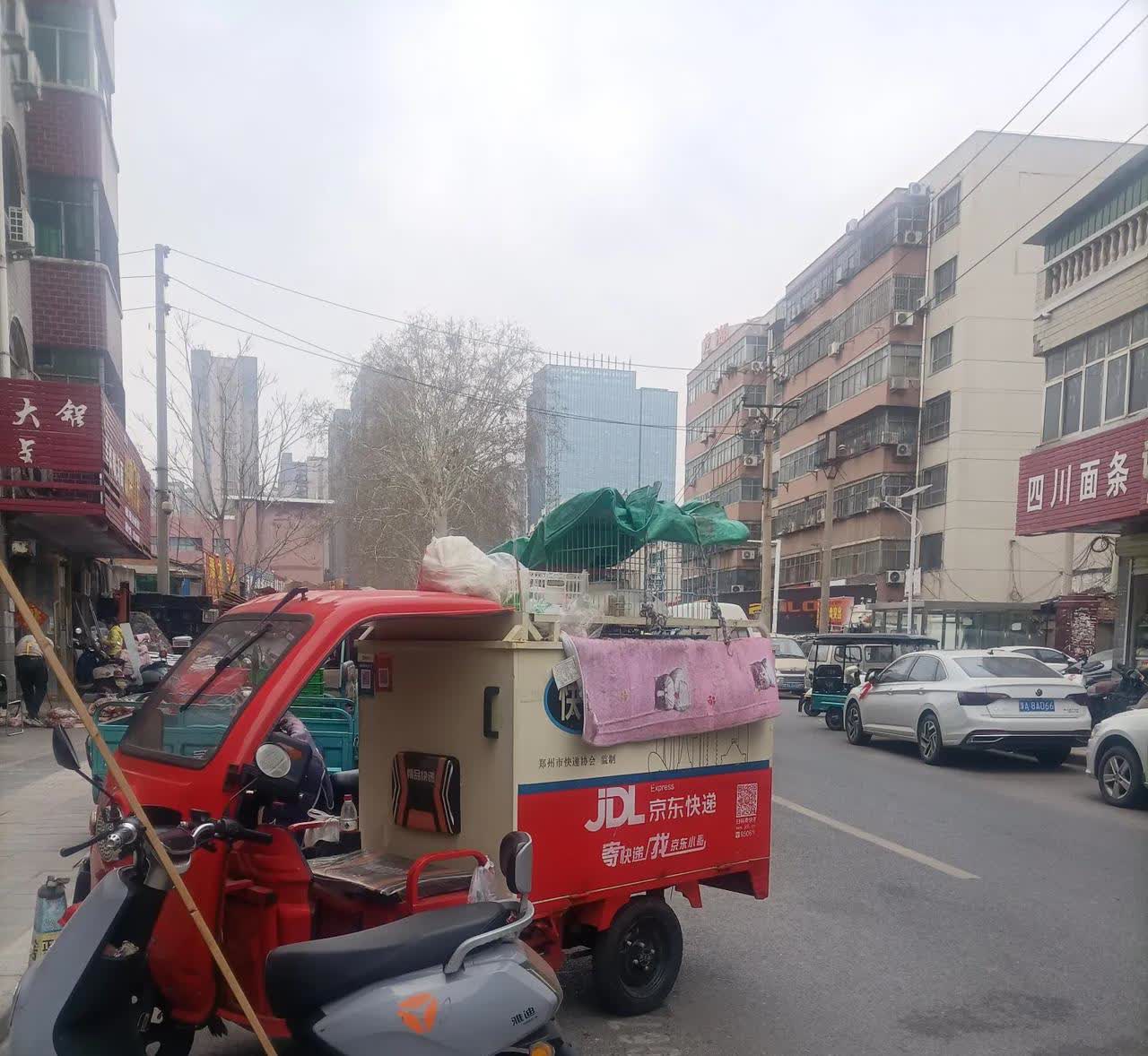 没想到董明珠居然和我老公想到一块去了！
昨天我老公一边修电车，一边骂没脑子的设