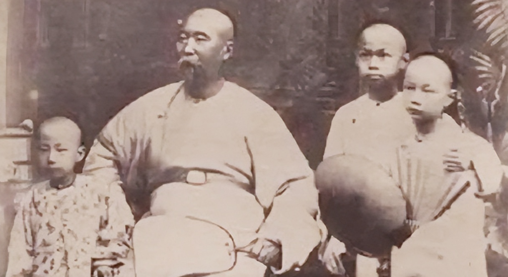 1901年，李鸿章去世，他给子孙留下4000多万两白银和无数家产。

可没想到，