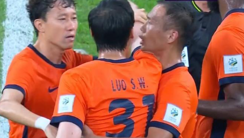 2-1！足协杯上半场两人染红，10打10，蓉城挺进四强！

2025年足协杯四分