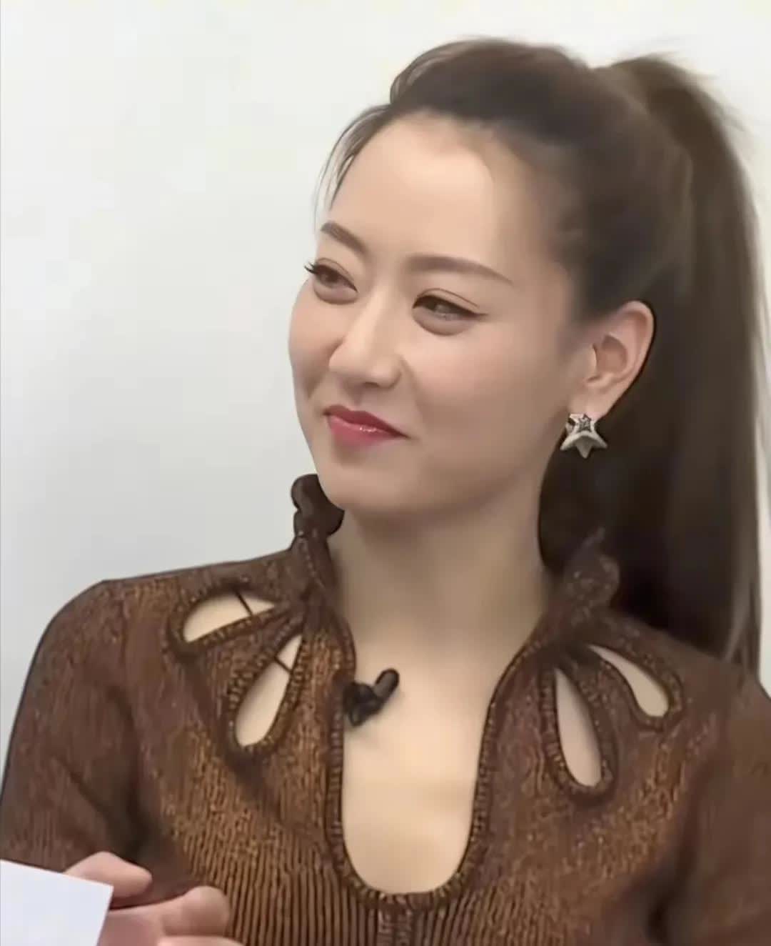 不管白冰还是黑冰，长这么漂亮一看就是好冰[偷笑][偷笑]真不知道，他老公还为啥和
