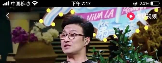 2013年4月，汪峰正在参加华谊兄弟高管刘韬的生日宴，突然有一个女孩走了过来，拍