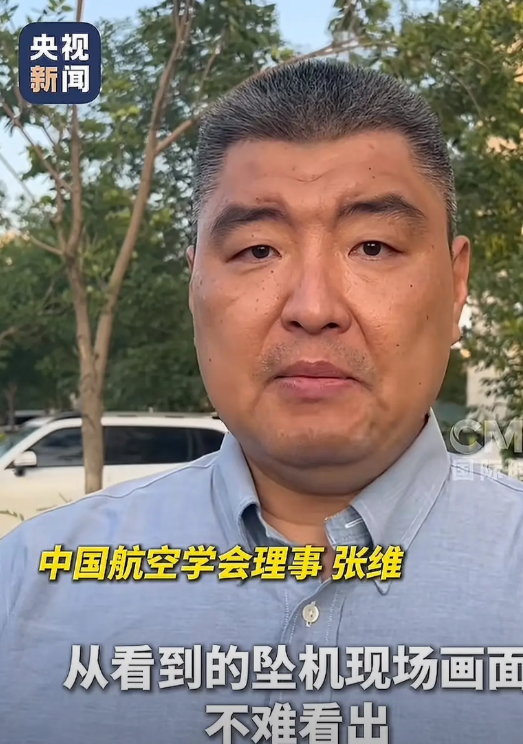 昨晚出差回京，一看登机牌是11A，不禁心生感慨，印度此次空难唯一幸存者的登机牌也
