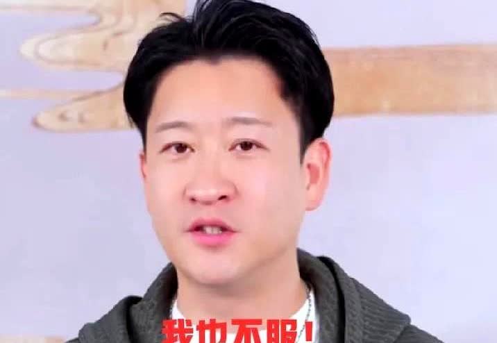 郭德纲为什么不翻车？

郭德纲都红20多年了，期间有前师父出来爆料他，前徒弟
