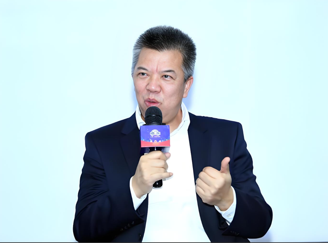 中国第一个搞电商的人走了。肖庆平，这个在1999年就敢做网上超市的狠人，昨天在西