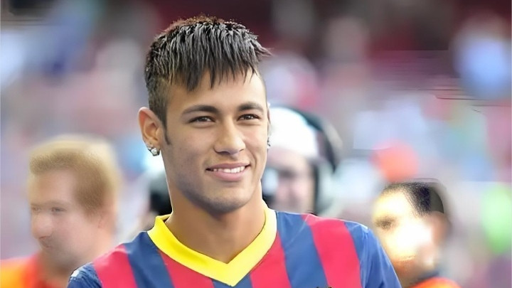 内马尔2.2亿只靠天赋？贫民窟踢破球鞋，拒皇马陪梅西夺冠？