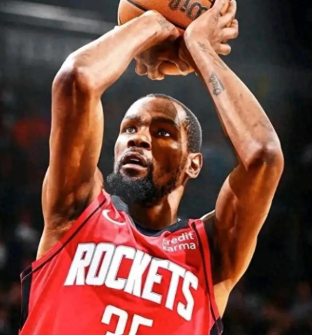 火箭没有进攻战术真跟教练没啥关系，是火箭球员特点造成的。一般打进攻战术最简单的就