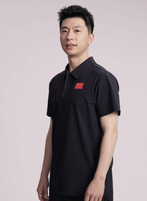 准备开会的主任
准备拉练的教官 ​​​