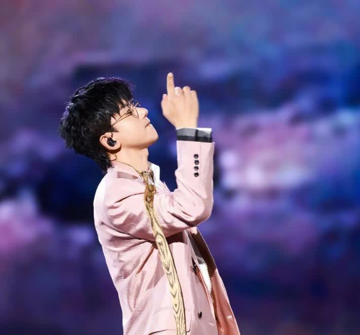 张杰在厦门演唱会上的明确表态，道出了所有人不愿去《歌手》的心声！

一是 专