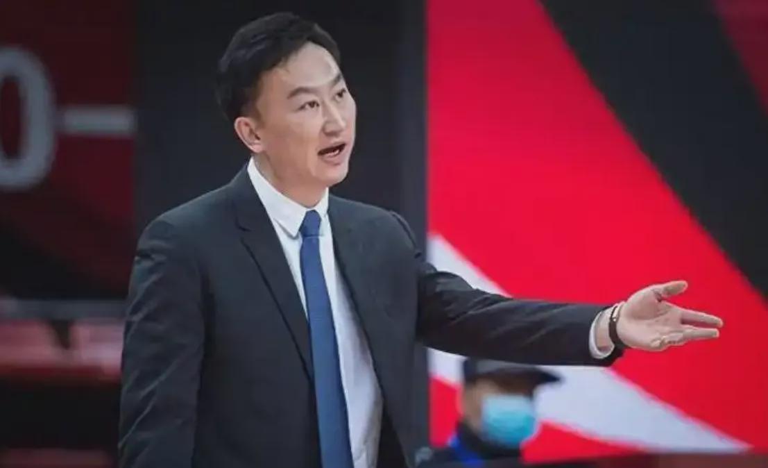 CBA联赛的这场风波确实够戏剧性。刘维伟教练妻子的顾虑并非杞人忧天，毕竟CBA主