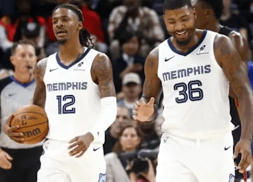 湖人球员马库斯-斯马特在接受采访时，回忆起自己被灰熊交易前的经历。
斯马特表示：