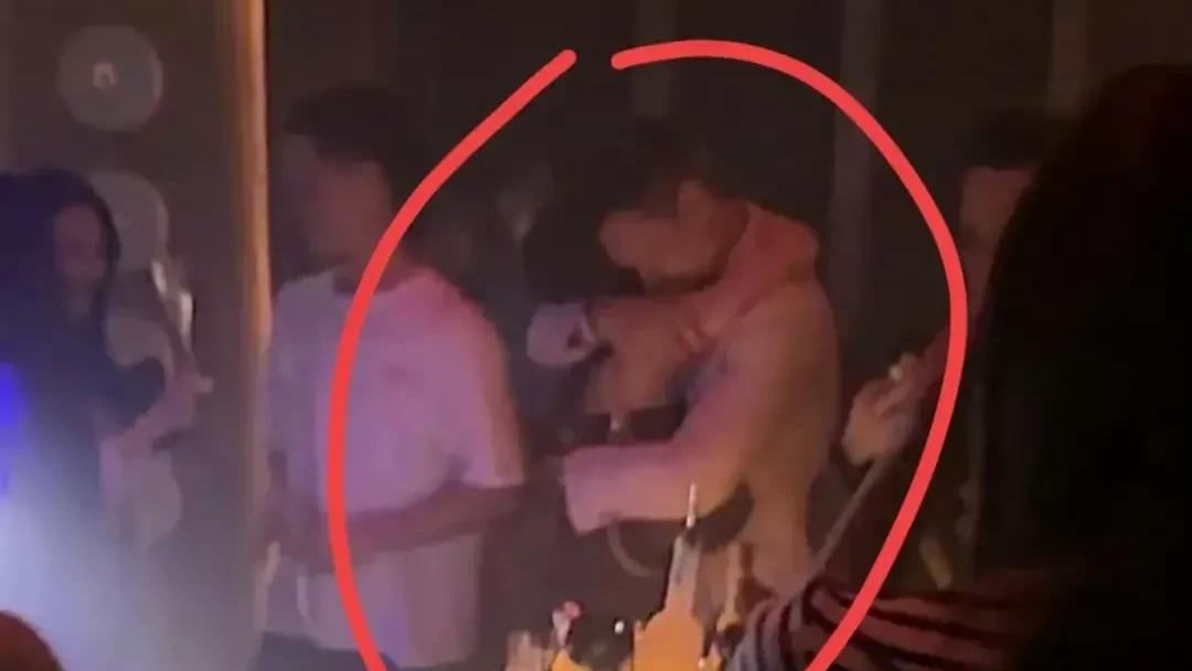 46岁的胡杏儿，一觉醒来天塌了！