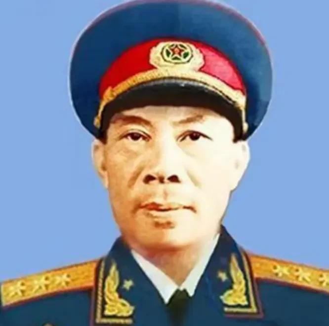 1955年，授衔仪式上周博雅极为高兴，父亲是上将，丈夫是少将
#晒图笔记大赛#