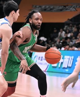 辽宁男篮2分险胜宁波。CBA常规赛，辽宁男篮主场迎战宁波，这场比赛，辽宁男篮是在