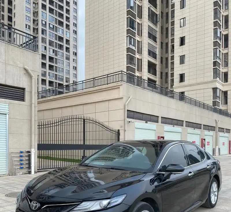 🚗开了半年凯美瑞 2.0 豪华版，今天摸着方向盘掏心窝说点实在话

去年年