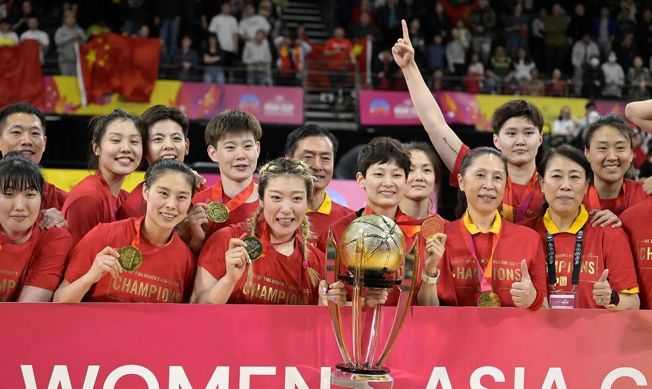 2023年女篮亚洲杯，在没有李月汝的情况下，中国女篮靠着李梦，韩旭，王思雨三巨头