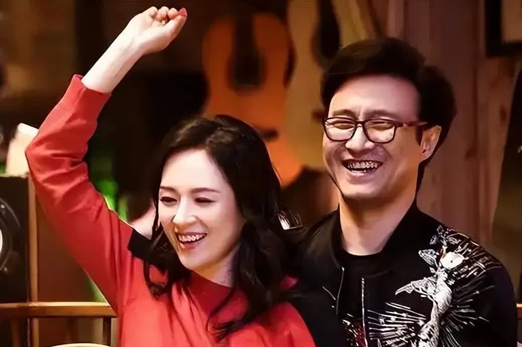 一次节目中，主持人问章子怡: 如果给你10亿让你离开汪峰，你愿意吗？​章子怡摇摇