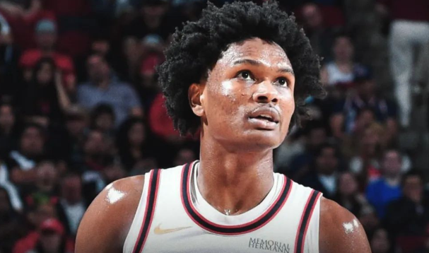 阿门去年有投篮吗？为啥去年没人质疑他呢？

阿门去年有投篮吗？好像也没有，那怎么