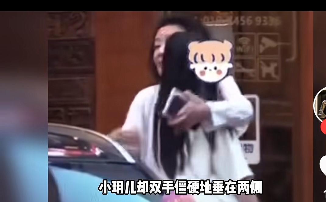 张兰戏精上线，被小玥儿冷漠对待。
实际孩子是最直接的，谁对她好，她对谁好，奶奶之