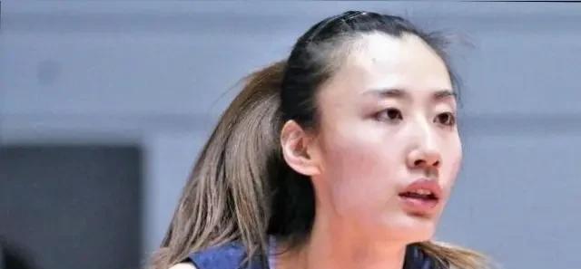 【王媛媛留洋，会失去国家队资格】
王媛媛登陆土耳其女排超级联赛，是好事，谁都知道