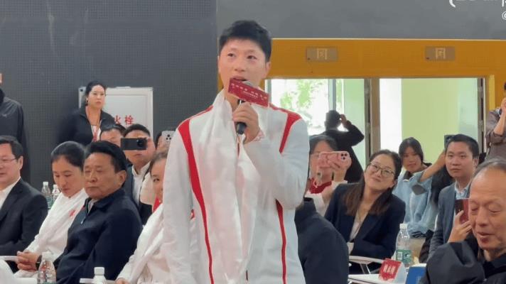 马龙最新发言：还不舍得和乒乓球说再见！
马龙在奥运冠军西藏行活动中发言：“对我来