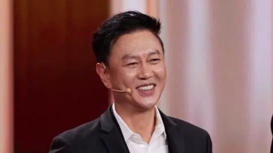 富豪冯嘉怡重返娱乐圈，圆梦演艺事业！