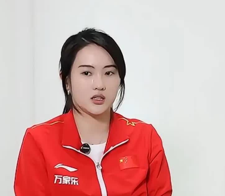 陈若琳谈全红婵:
全红婵是一个天赋很高的运动员
对自己要求很高
训练也很刻