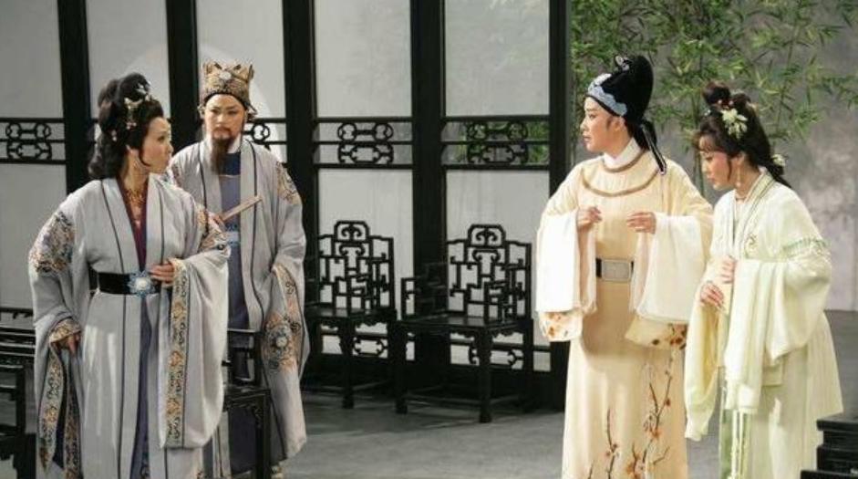1147年，赵士程与唐婉洞房花烛夜，醉醺醺的赵士程送走宾客，吐着粗气道：“娘子，