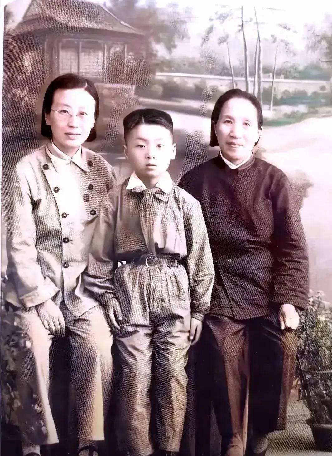 1950年，毛泽民原配妻子王淑兰去南昌看望毛泽民的儿子毛远新和朱旦华母子，留下的