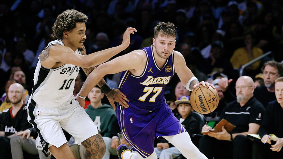 湖人VS马刺前瞻：文班不打，湖人“慢节奏”需扛住马刺后卫群围剿