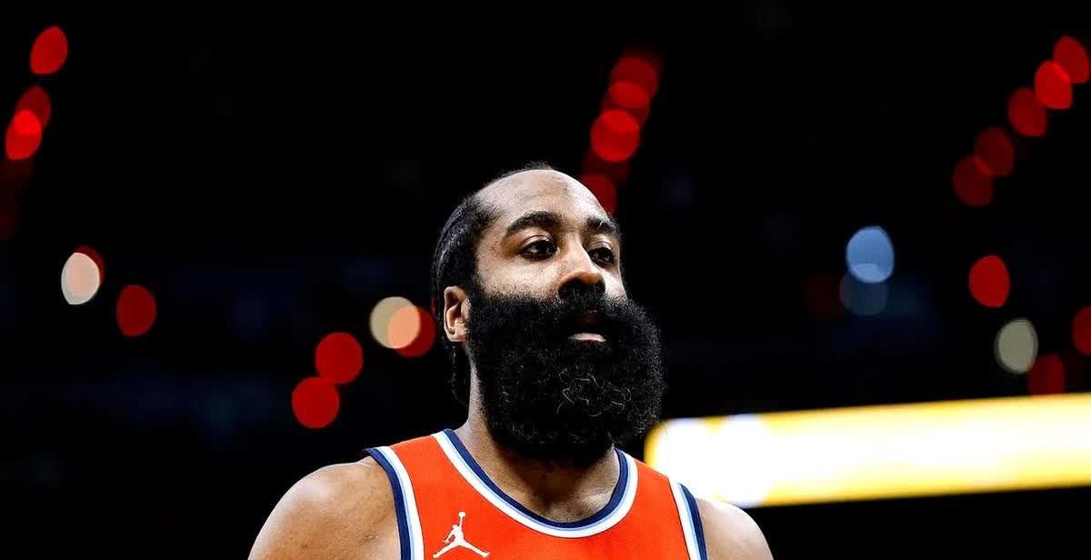 祖巴茨留下，其他全换，快船这是把家底翻了个底朝天。
博格丹换PJ华盛顿，老鹰甩