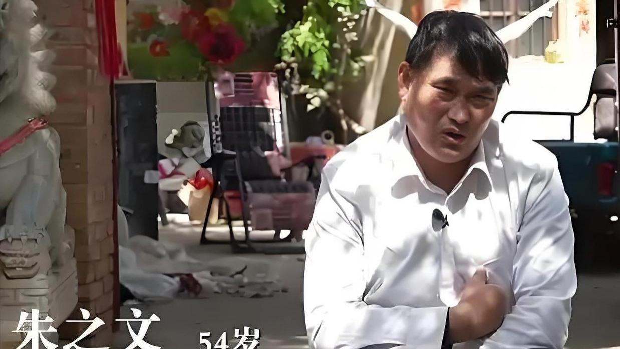 大衣哥朱之文，终因隐忍后遭遇“众叛亲离”，56岁时将牌打得稀烂
