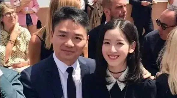 刘强东英国陪妻儿











我的天哪！你们敢信？那个曾经叱咤风云的电