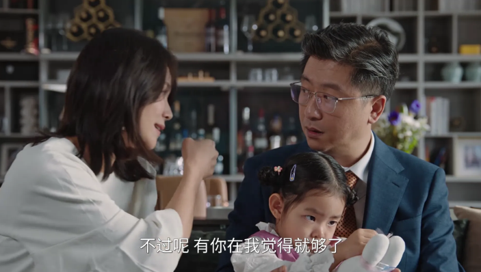 《利剑玫瑰》其实叶修明没有那么爱方子琳了！他在楼上看见方子琳和吴斌的互动，虽然吃