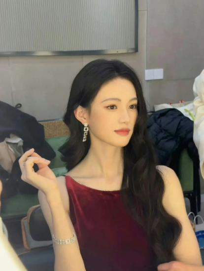 这剧妆造真的全靠人撑，不能再改改了嘛 ​​​