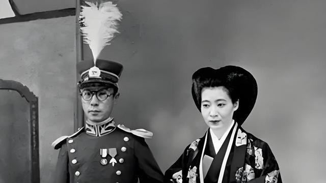 没当成皇后，却成了张学良情人，晚年张骂她：聪明极了，混蛋透了