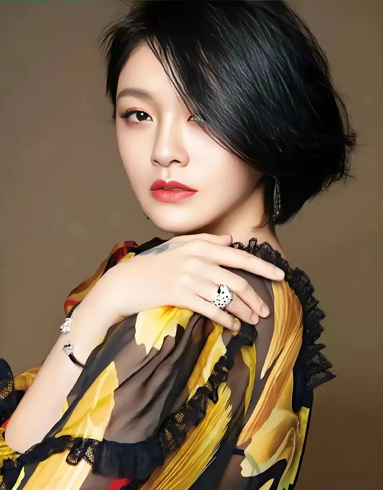 大曲线被指挪用抚养费











大S去世了，留下了一堆烂摊子。汪小菲