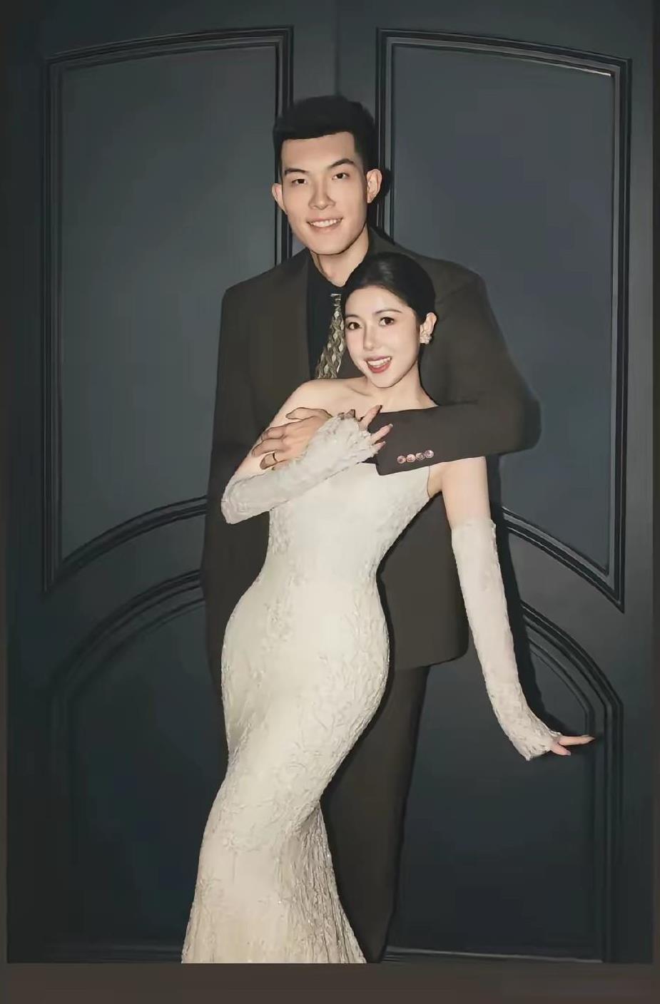 中国男篮主教练郭仕强人缘特别好，非常深受球员的尊重。
郭凯结婚佳节，郭仕强亲自到