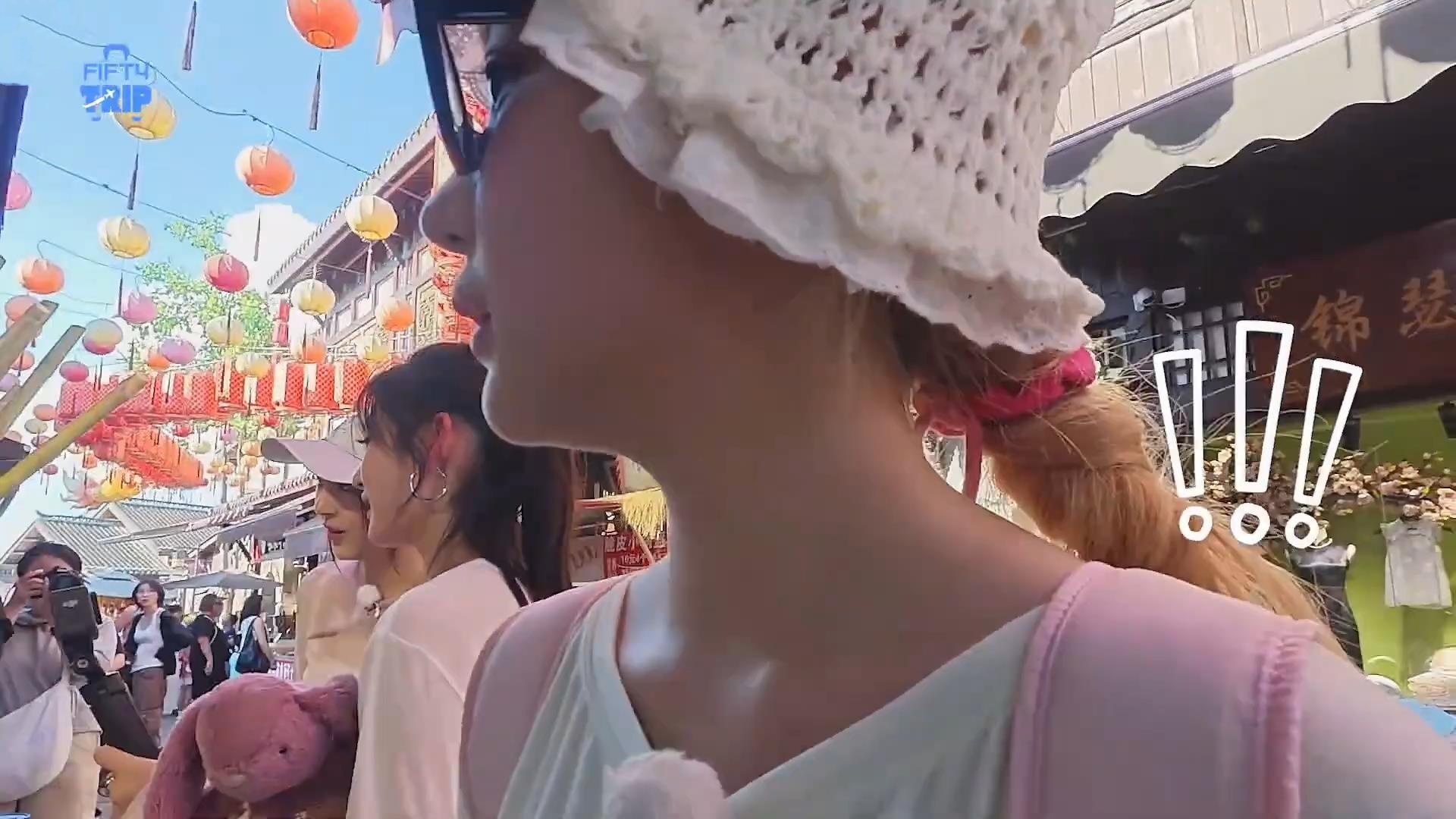 韩国明星到重庆旅游，一杯甘蔗汁，喝的嘴都合不上了！
韩国女团到重庆录团综，天气太