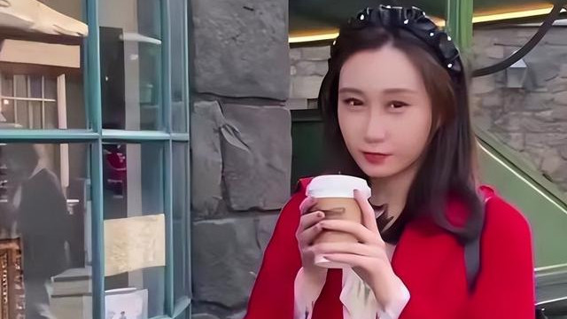 水均益龙凤胎儿女罕见亮相！一家四口重回中国，目前生活非常惬意