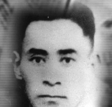 1942年，13名抗联战士被带到刑场。其中一个人在临死前突然做出惊人举动——为了