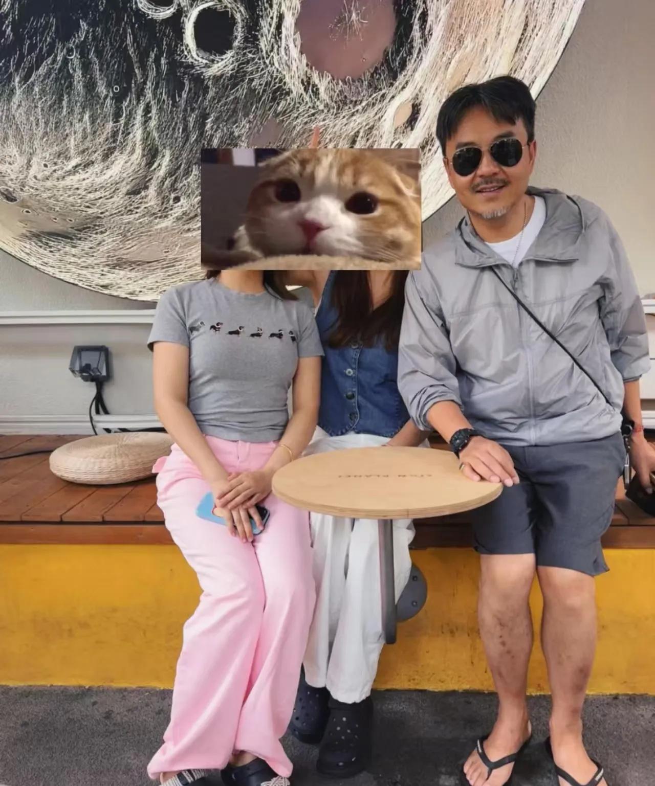 手语星球咖啡偶遇涵哥！汪涵在长沙开的咖啡店备受欢迎，很多粉丝都去打卡，涵哥本人十