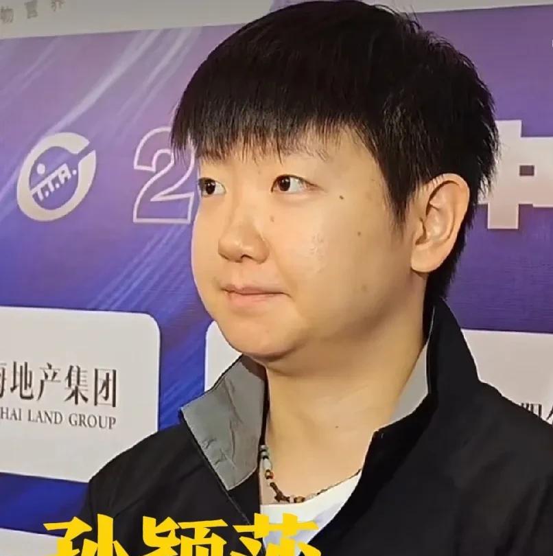 孙颖莎越发圆润了！
看这双下巴、肉肉的脸蛋儿，富态满满！
感觉孙颖莎现在的正手力