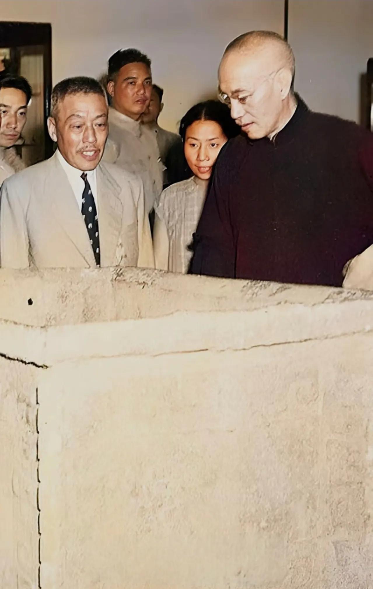 日军铁蹄下，村民吴培文用智慧与勇气为它筑起防线：深埋地下，以赝品周旋，让国宝在烽