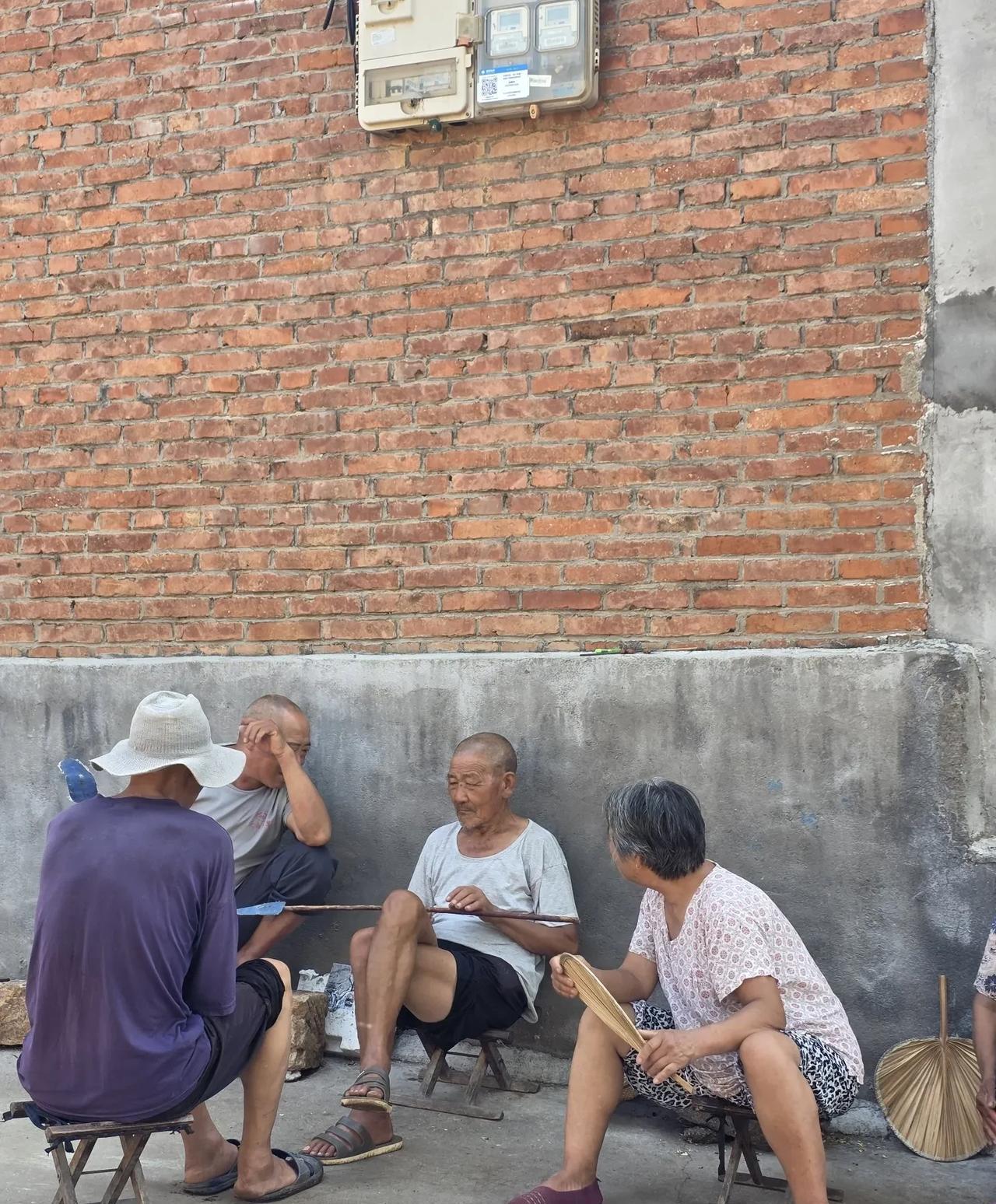 乡亲们让我认识到一个问题——
那就是什么才叫真正的松弛感。
没有饮食焦虑。从来不